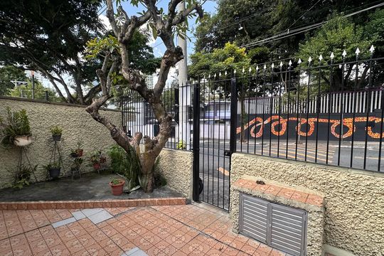 Casa à venda com 2 quartos, 200m² em Vila Cordeiro, São Paulo