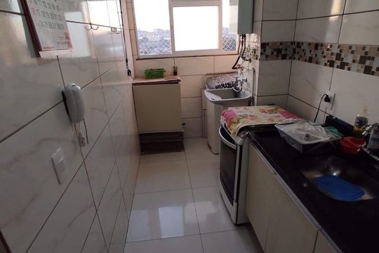 Cozinha de apartamento à venda com 2 quartos, 45m² em Parque Guarapiranga, São Paulo