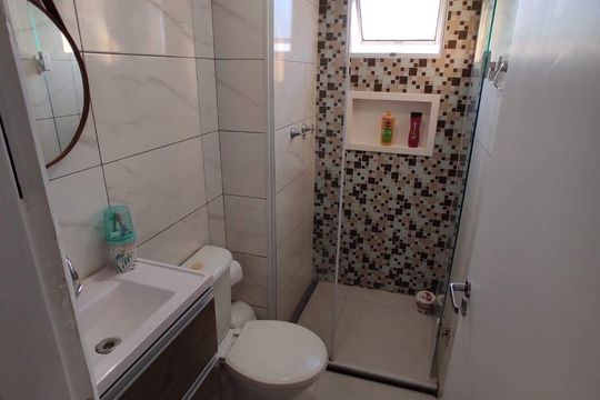 Banheiro de apartamento à venda com 2 quartos, 45m² em Parque Guarapiranga, São Paulo