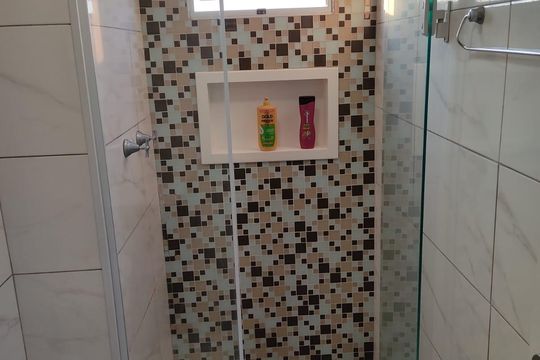 Banheiro de apartamento à venda com 2 quartos, 45m² em Parque Guarapiranga, São Paulo