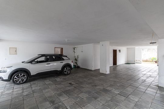 Garagem  de casa à venda com 5 quartos, 560m² em Jardim Nossa Senhora do Carmo, São Paulo