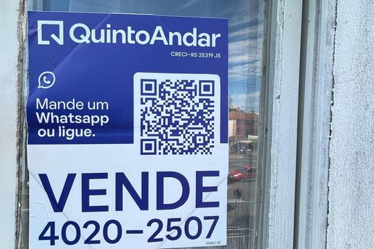 Placa de apartamento à venda com 3 quartos, 81m² em Higienópolis, Porto Alegre
