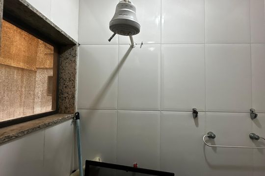 Banheiro de serviço de apartamento à venda com 3 quartos, 115m² em Recreio dos Bandeirantes, Rio de Janeiro