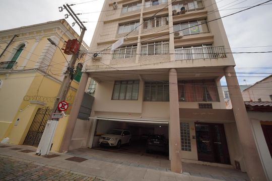 Fachada de apartamento para alugar com 3 quartos, 106m² em Centro, Florianópolis