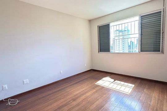 Apartamento à venda com 4 quartos, 179m² em Funcionários, Belo Horizonte