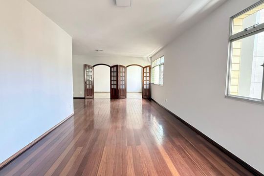 Apartamento à venda com 4 quartos, 179m² em Funcionários, Belo Horizonte