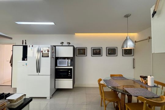 Cozinha de apartamento à venda com 4 quartos, 222m² em Copacabana, Rio de Janeiro