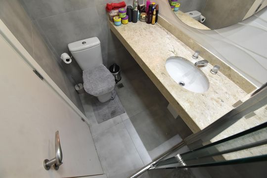 Banheiro 2 de apartamento para alugar com 2 quartos, 65m² em Cristo Rei, Curitiba