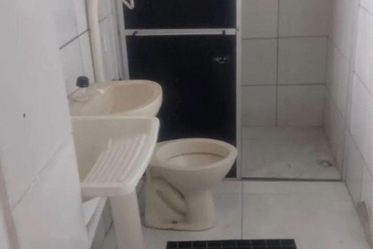 Banheiro de apartamento para alugar com 2 quartos, 50m² em Tororó, Salvador