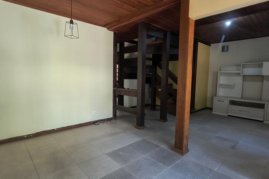 Sala de casa de condomínio à venda com 5 quartos, 160m² em Vargem Pequena, Rio de Janeiro