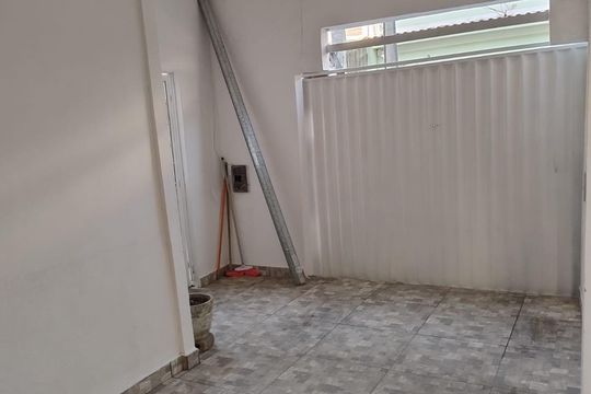 Garagem de casa para alugar com 2 quartos, 100m² em Bangu, Rio de Janeiro