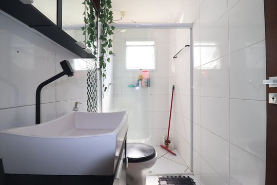 Banheiro 2 de apartamento à venda com 3 quartos, 80m² em Parque Itrapoã, Santo André