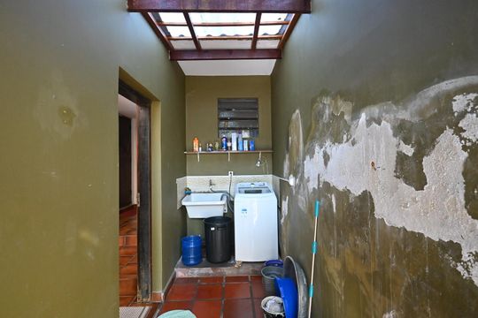 Área de Serviço  de casa para alugar com 3 quartos, 280m² em Parque Assuncao, Taboão da Serra