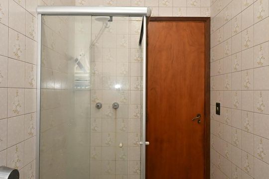 Banheiro de casa para alugar com 3 quartos, 280m² em Parque Assuncao, Taboão da Serra