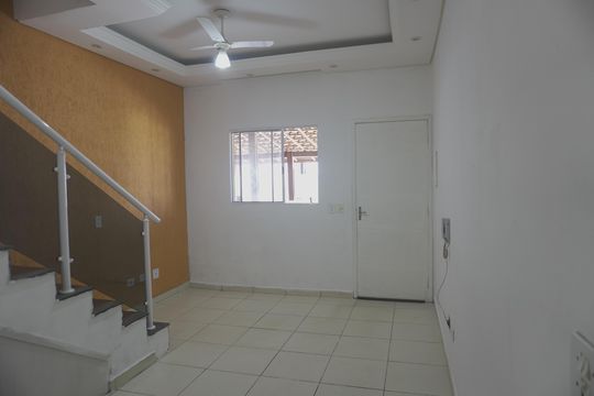 Casa de Condomínio para alugar com 2 quartos, 64m² em Guaianases, São Paulo