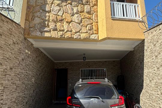 Garagem de casa à venda com 3 quartos, 128m² em Santa Terezinha, Santo André