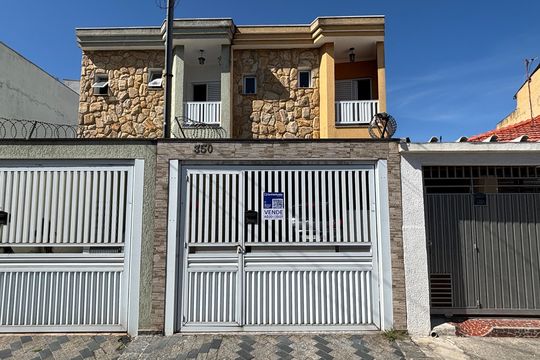 Fachada de casa à venda com 3 quartos, 128m² em Santa Terezinha, Santo André