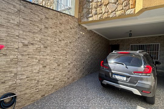 Garagem de casa à venda com 3 quartos, 128m² em Santa Terezinha, Santo André