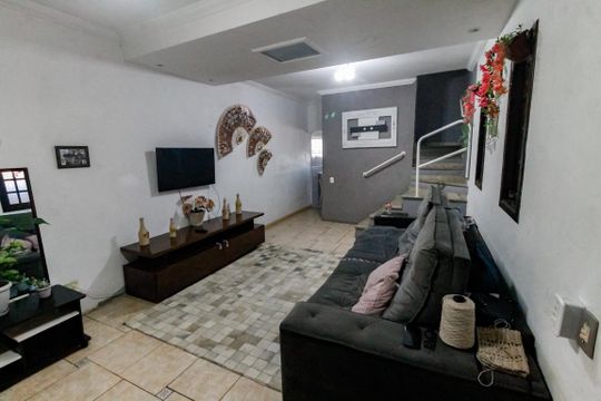 Casa para alugar com 3 quartos, 140m² em Parque das Cigarreiras, Taboão da Serra