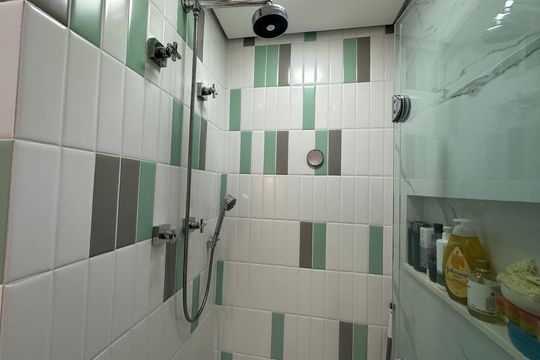 Banheiro de apartamento à venda com 2 quartos, 65m² em Alphaville Empresarial, Barueri
