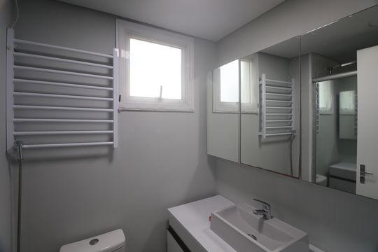 Banheiro  de apartamento para alugar com 2 quartos, 54m² em Fátima, Canoas