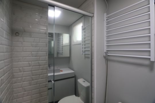 Banheiro  de apartamento para alugar com 2 quartos, 54m² em Fátima, Canoas