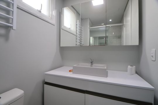 Banheiro  de apartamento para alugar com 2 quartos, 54m² em Fátima, Canoas