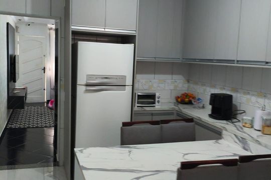 Cozinha de casa à venda com 2 quartos, 150m² em Jardim Caguassu, São Paulo