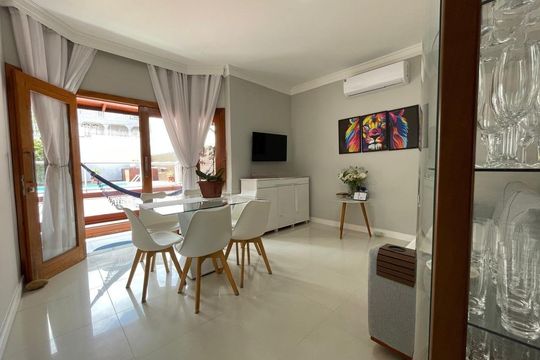 Sala de casa para alugar com 3 quartos, 197m² em Itaguaçu, Florianópolis