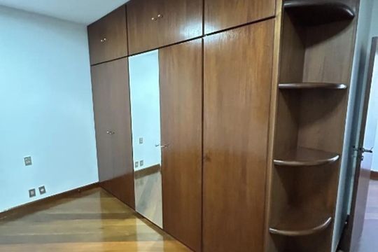 Casa para alugar com 5 quartos, 379m² em Fundinho, Uberlândia