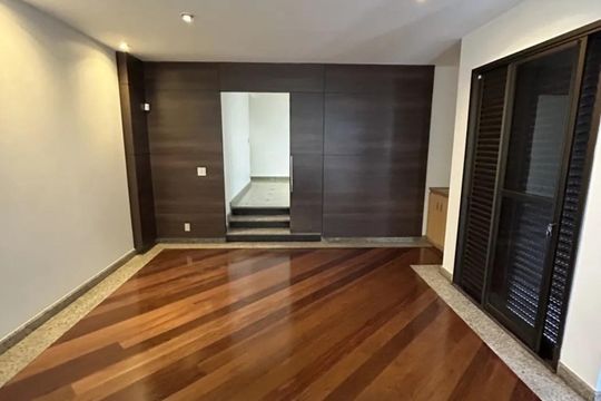 Casa para alugar com 5 quartos, 379m² em Fundinho, Uberlândia