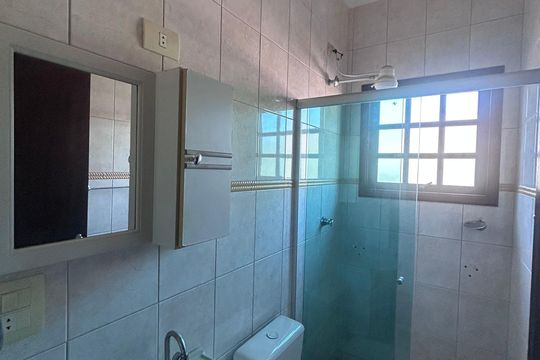 Banheiro social  de casa à venda com 5 quartos, 160m² em Vila Marari, São Paulo