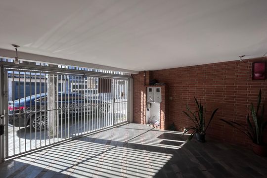 Garagem  de casa à venda com 5 quartos, 160m² em Vila Marari, São Paulo