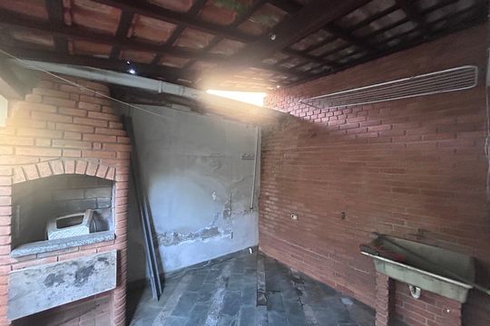 Área de serviço-churrasqueira  de casa à venda com 5 quartos, 160m² em Vila Marari, São Paulo