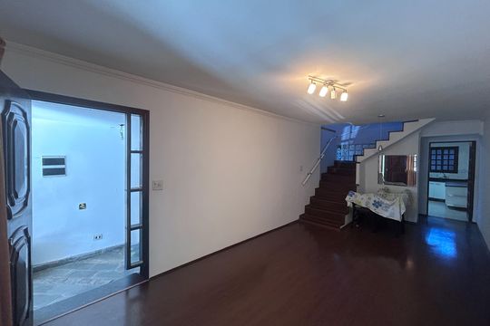 Casa à venda com 5 quartos, 160m² em Vila Marari, São Paulo