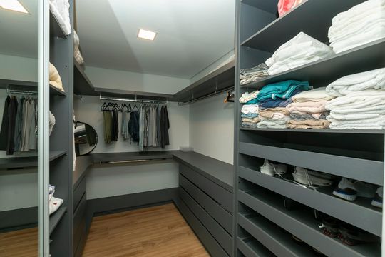 CLOSET SUITE MASTER de casa de condomínio à venda com 4 quartos, 421m² em Mont Blanc Résidence, Campinas