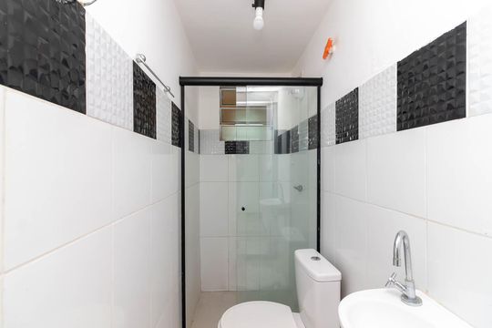 Banheiro de apartamento para alugar com 1 quarto, 25m² em Chora Menino, São Paulo