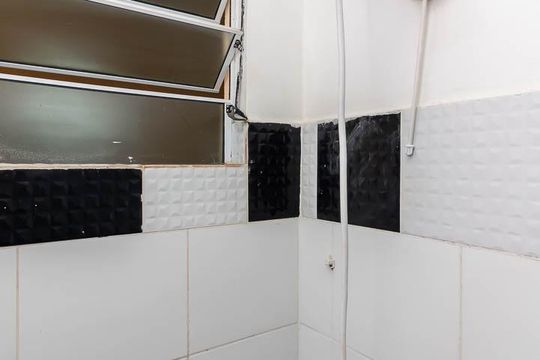 Banheiro de apartamento para alugar com 1 quarto, 25m² em Chora Menino, São Paulo