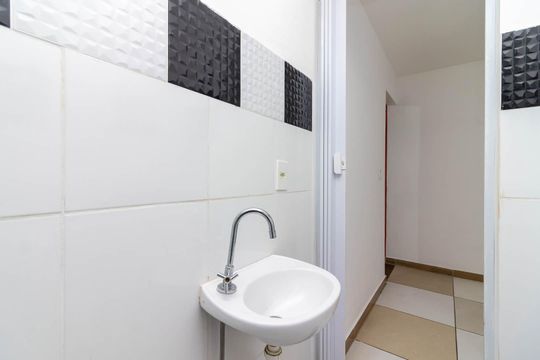 Banheiro de apartamento para alugar com 1 quarto, 25m² em Chora Menino, São Paulo