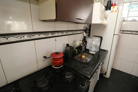 Cozinha de apartamento à venda com 2 quartos, 43m² em Jardim Santa Teresinha, São Paulo