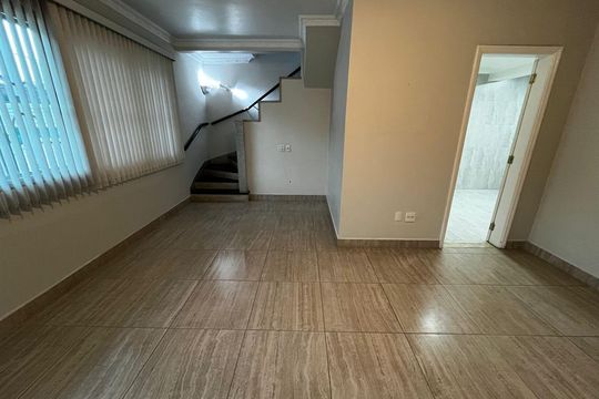 Casa para alugar com 3 quartos, 236m² em Embaré, Santos