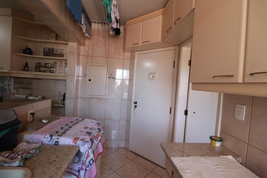 Area de serviço  de apartamento para alugar com 3 quartos, 133m² em Vila Seixas, Ribeirão Preto