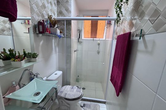 Banheiro de apartamento à venda com 2 quartos, 43m² em Vargem Pequena, Rio de Janeiro