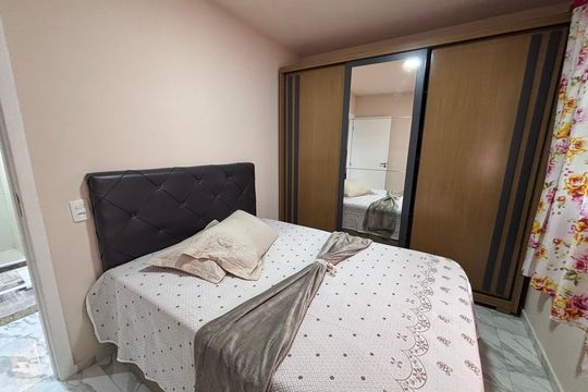 Quarto 1 de apartamento para alugar com 2 quartos, 43m² em Vargem Pequena, Rio de Janeiro