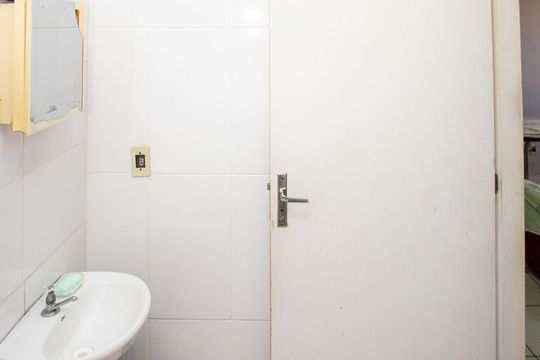 Banheiro de apartamento à venda com 2 quartos, 56m² em Casa Grande, Diadema