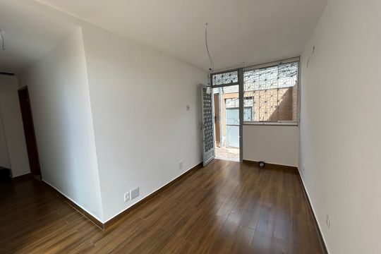 Sala de casa para alugar com 2 quartos, 90m² em Vila Valqueire, Rio de Janeiro