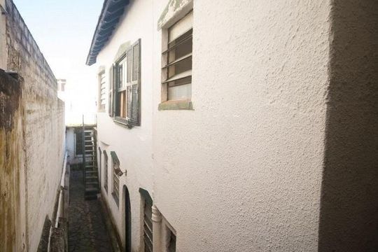 Área externa de casa à venda com 3 quartos, 281m² em Petrópolis, Porto Alegre