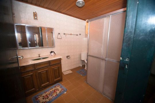 Banheiro de casa à venda com 3 quartos, 281m² em Petrópolis, Porto Alegre