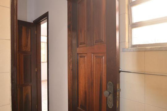Banheiro de casa para alugar com 2 quartos, 90m² em Vila Valqueire, Rio de Janeiro