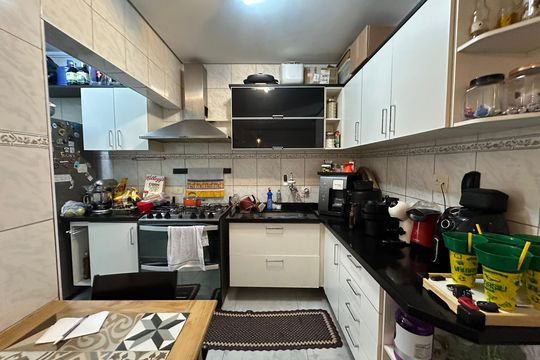 Cozinha de casa de condomínio à venda com 2 quartos, 71m² em Chácaras Marco, Barueri